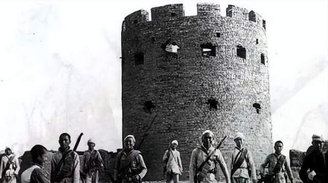 _日军躲在炮楼内,八路军久攻不下,一老农路过却称:简单 ,让我来_日军躲在炮楼内,八路军久攻不下,一老农路过却称:简单 ,让我来