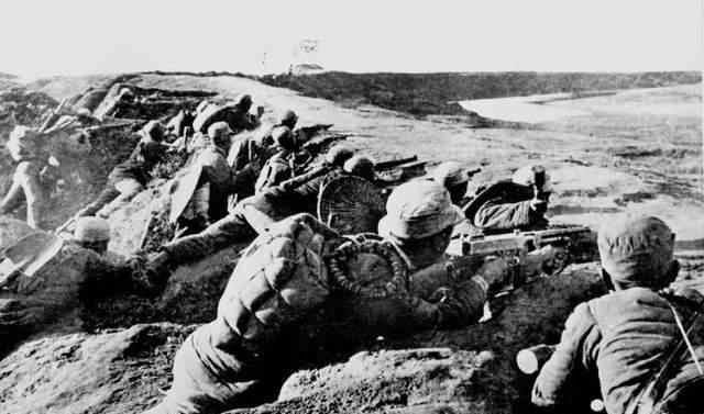 日军躲在炮楼内,八路军久攻不下,一老农路过却称:简单 ,让我来__日军躲在炮楼内,八路军久攻不下,一老农路过却称:简单 ,让我来