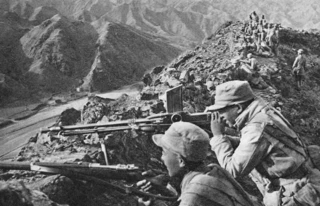 日军躲在炮楼内 ,八路军久攻不下,一老农路过却称:简单,让我来__日军躲在炮楼内 ,八路军久攻不下,一老农路过却称:简单,让我来