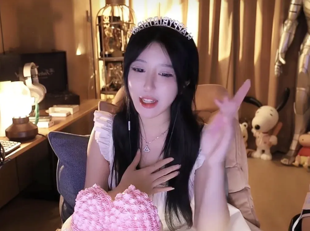 呆妹儿生日愿望:和蛋糕一样大!大方展示礼物,引发网友热议!