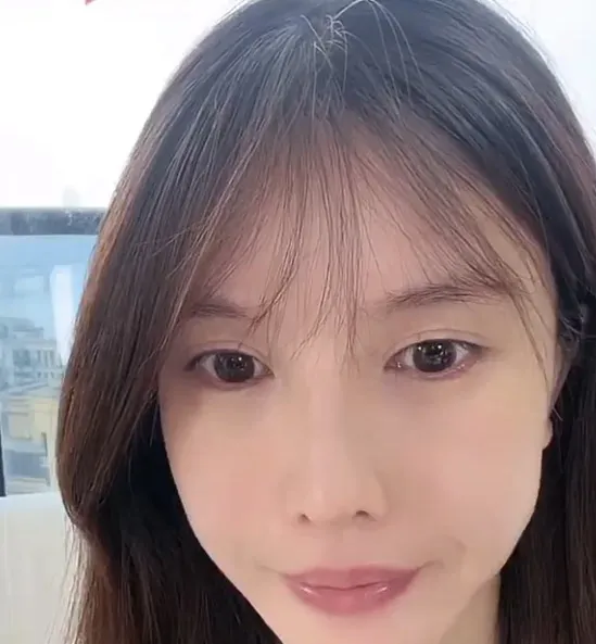 助眠女主播称交不起房租,不想靠大哥只能靠自己,素颜直播太丑被网友喷:妆前妆后两个人!