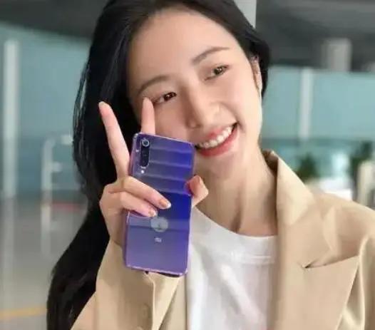 _失去贵人力捧后,娱乐圈的残酷在周雨彤身上表现得淋漓尽致!_失去贵人力捧后,娱乐圈的残酷在周雨彤身上表现得淋漓尽致!