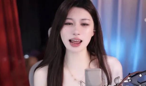 女主播承认身材有高科技且晒图,称如今已溶化,所以身材不再傲人!