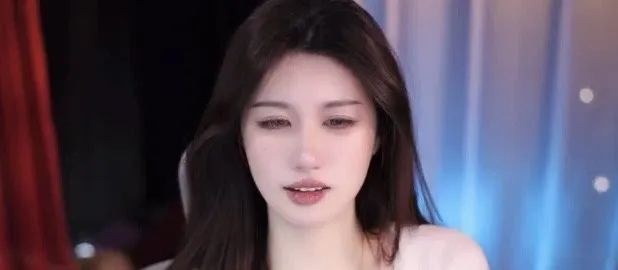 女主播承认身材有高科技且晒图,称如今已溶化,所以身材不再傲人!