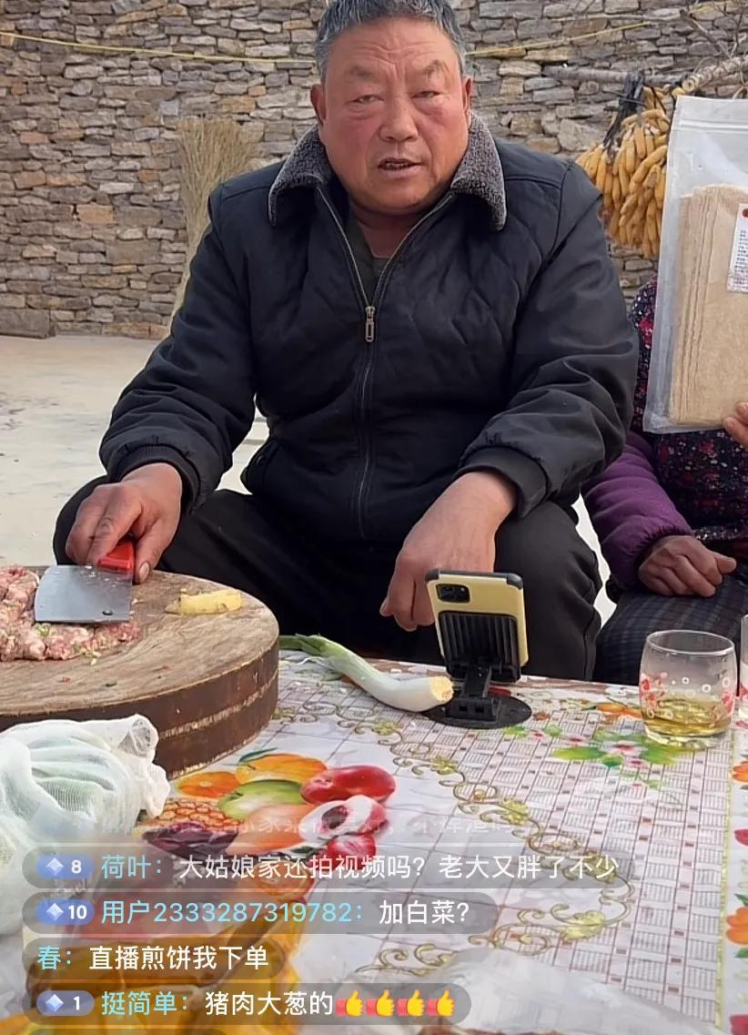 时隔3年 ,胖吕回娘家团聚!一家人吃喝成成有女朋友了 网友:真好__时隔3年,胖吕回娘家团聚!一家人吃喝成成有女朋友了 网友:真好