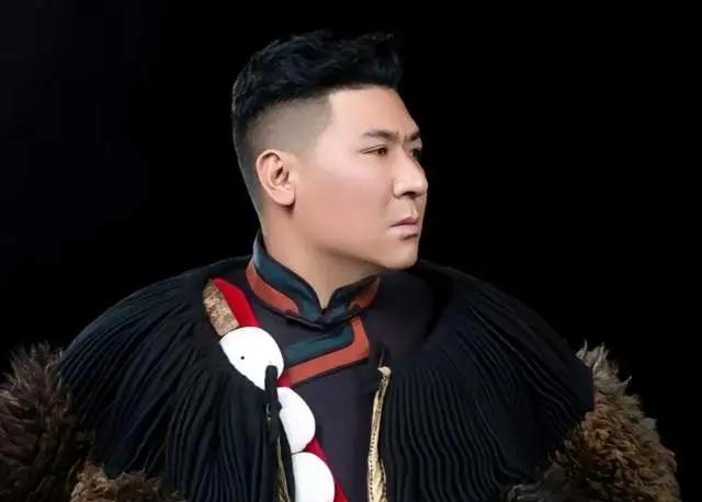 37岁演员“彝品小米”去世!疑长期熬夜导致,遗体摆木板上太可怜_37岁演员“彝品小米 ”去世!疑长期熬夜导致,遗体摆木板上太可怜_