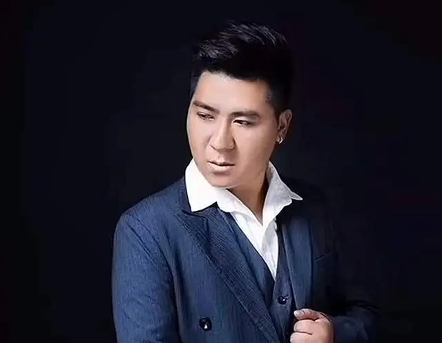 37岁演员“彝品小米 ”去世!疑长期熬夜导致,遗体摆木板上太可怜__37岁演员“彝品小米”去世!疑长期熬夜导致,遗体摆木板上太可怜