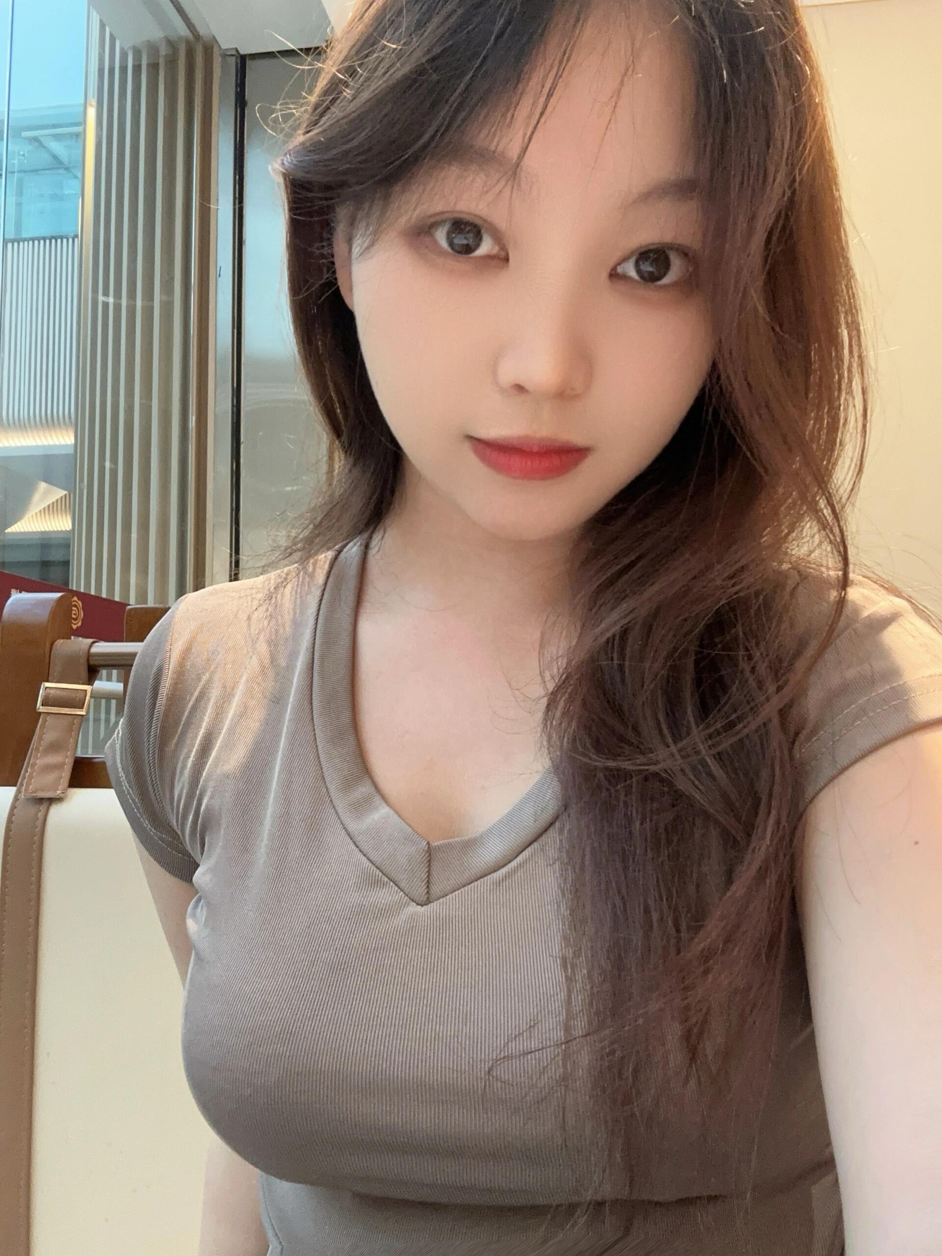 瓜妈独家揭秘:如何捕捉网红圈最新动态,深度挖掘事件背后的故事