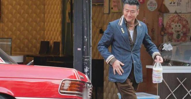 61岁孙兴牵着54岁林美贞回家 ,十指紧扣像初恋,恭喜他们!_61岁孙兴牵着54岁林美贞回家,十指紧扣像初恋 ,恭喜他们!_