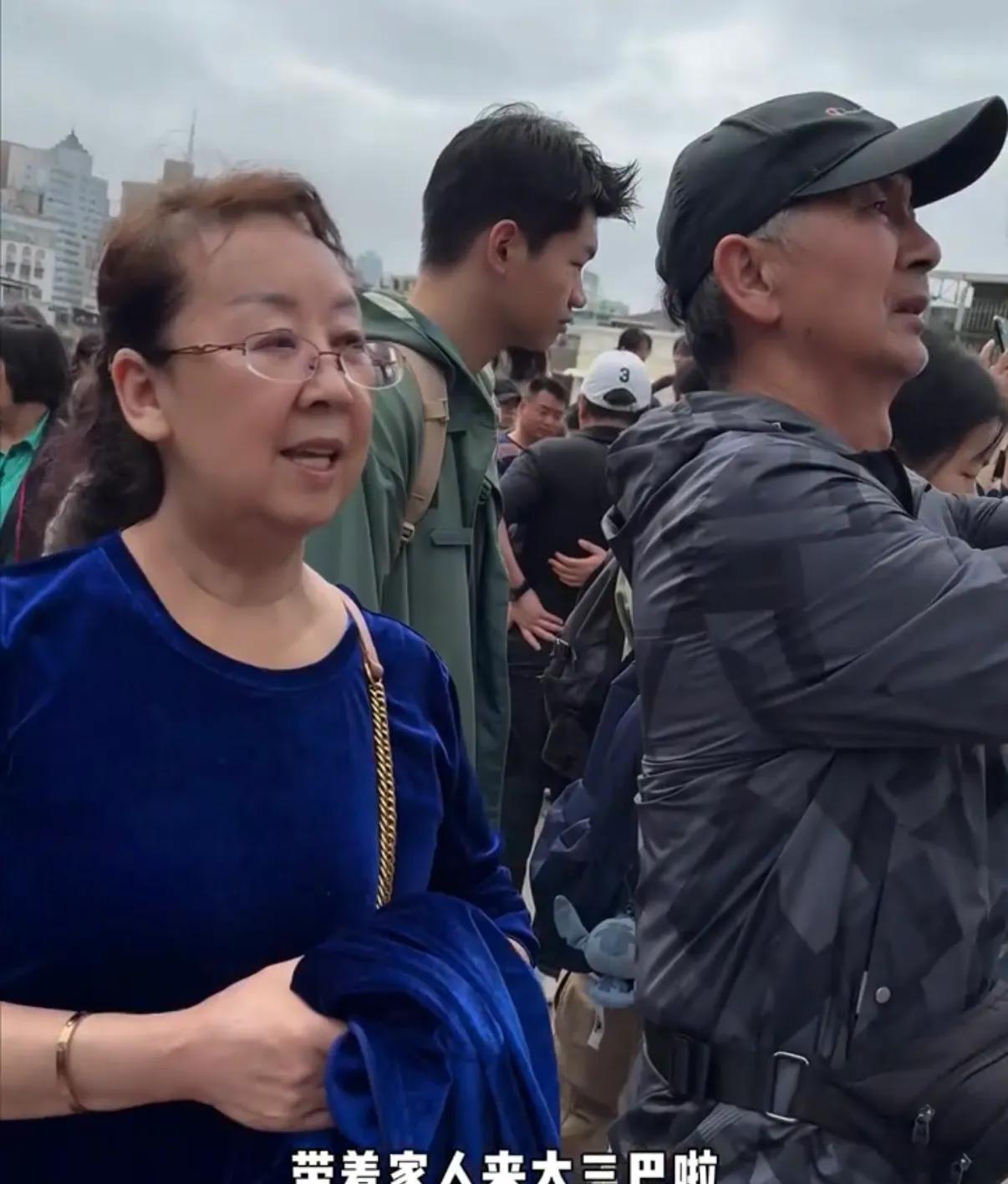 颖儿付辛博一家澳门出游,为女儿及妈妈庆生 ,一家七口其乐融融__颖儿付辛博一家澳门出游,为女儿及妈妈庆生,一家七口其乐融融