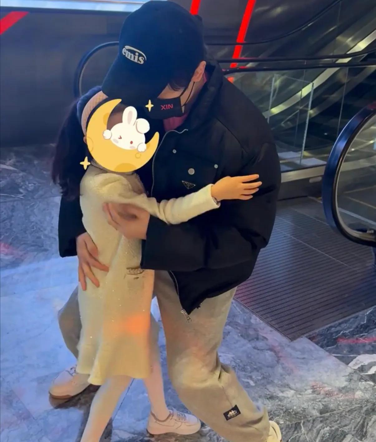 颖儿付辛博一家澳门出游,为女儿及妈妈庆生,一家七口其乐融融__颖儿付辛博一家澳门出游 ,为女儿及妈妈庆生,一家七口其乐融融