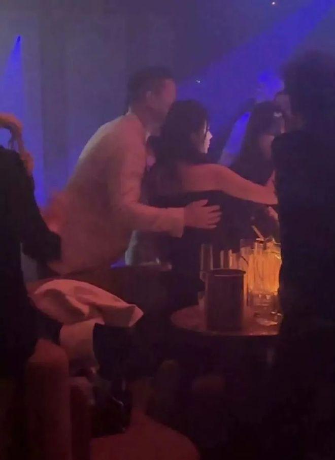 老公夜店摸臀她却率闺蜜团点赞?半独立半封建的港女们请别再卑微__老公夜店摸臀她却率闺蜜团点赞?半独立半封建的港女们请别再卑微