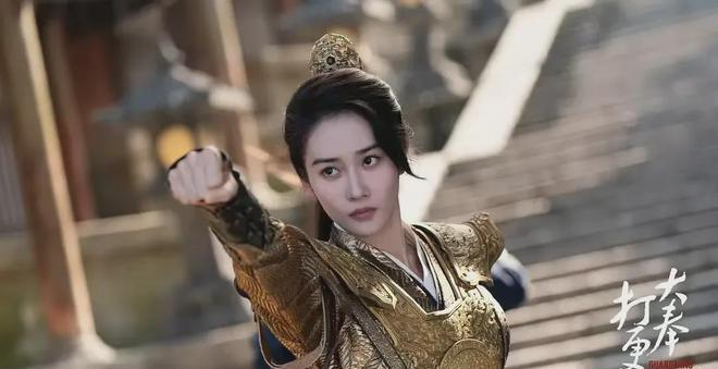 _陈小纭整骨十次前后对比_陈小纭整容十次