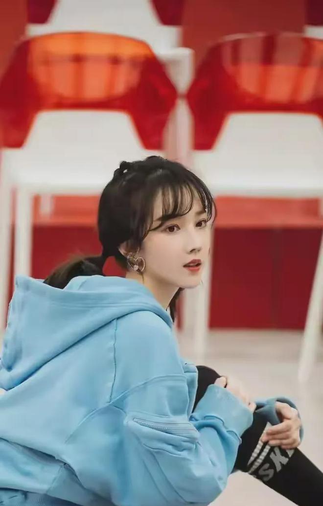 陈小纭整容十次_陈小纭整骨十次前后对比_