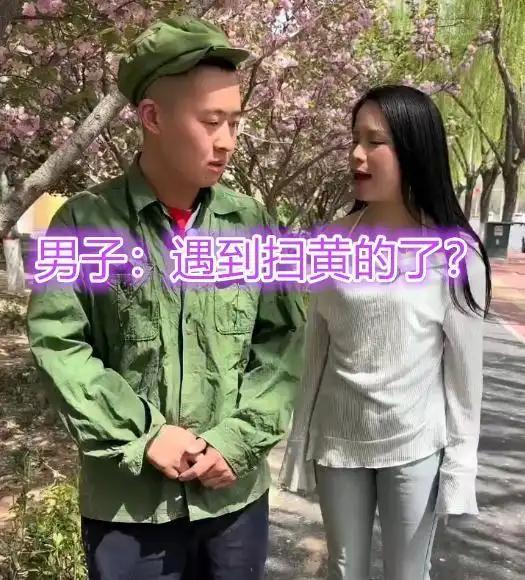 女子街头遭男子脚踹__女子占座不让飞踹老人人肉