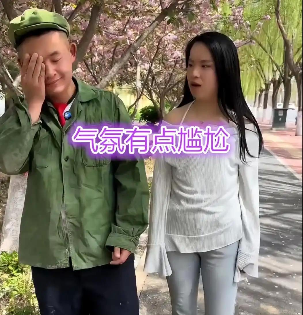 女子街头遭男子脚踹__女子占座不让飞踹老人人肉