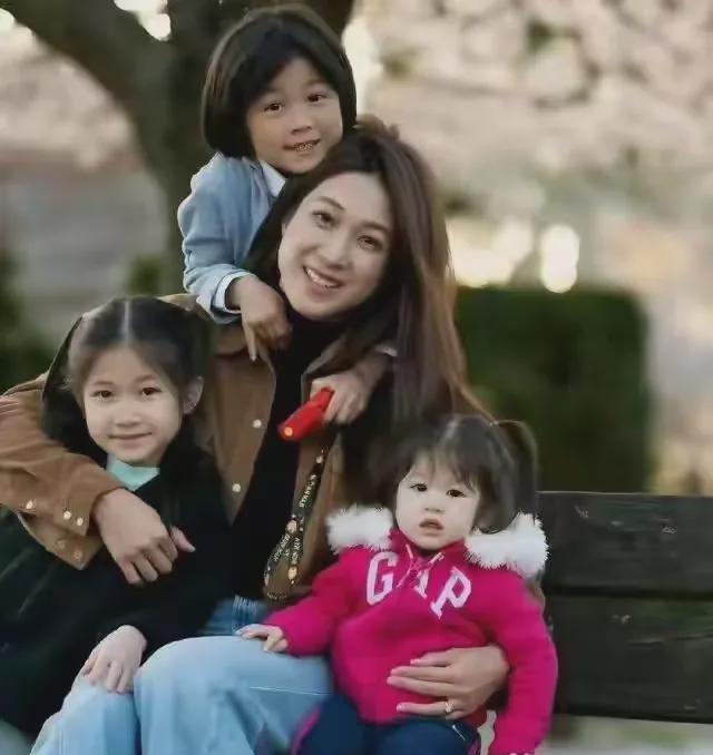 _叫嘉欣的都是美女_奇怪美女叫嘉欣是什么电影