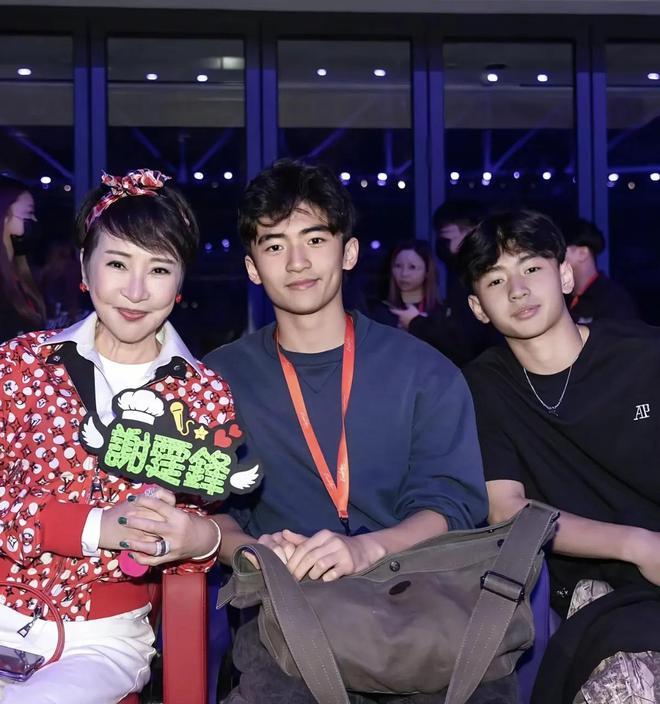 什么原因引起脸部浮肿__脸部浮肿原因