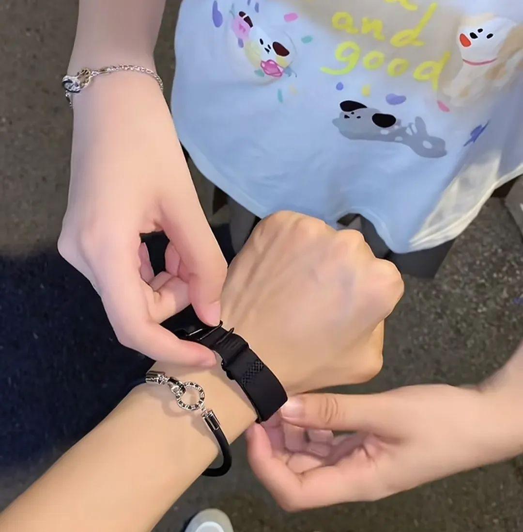 _热搜上毁三观的“用鞋吃饭”挑战:垃圾文化,正在毒害中国年轻人_热搜上毁三观的“用鞋吃饭 ”挑战:垃圾文化,正在毒害中国年轻人