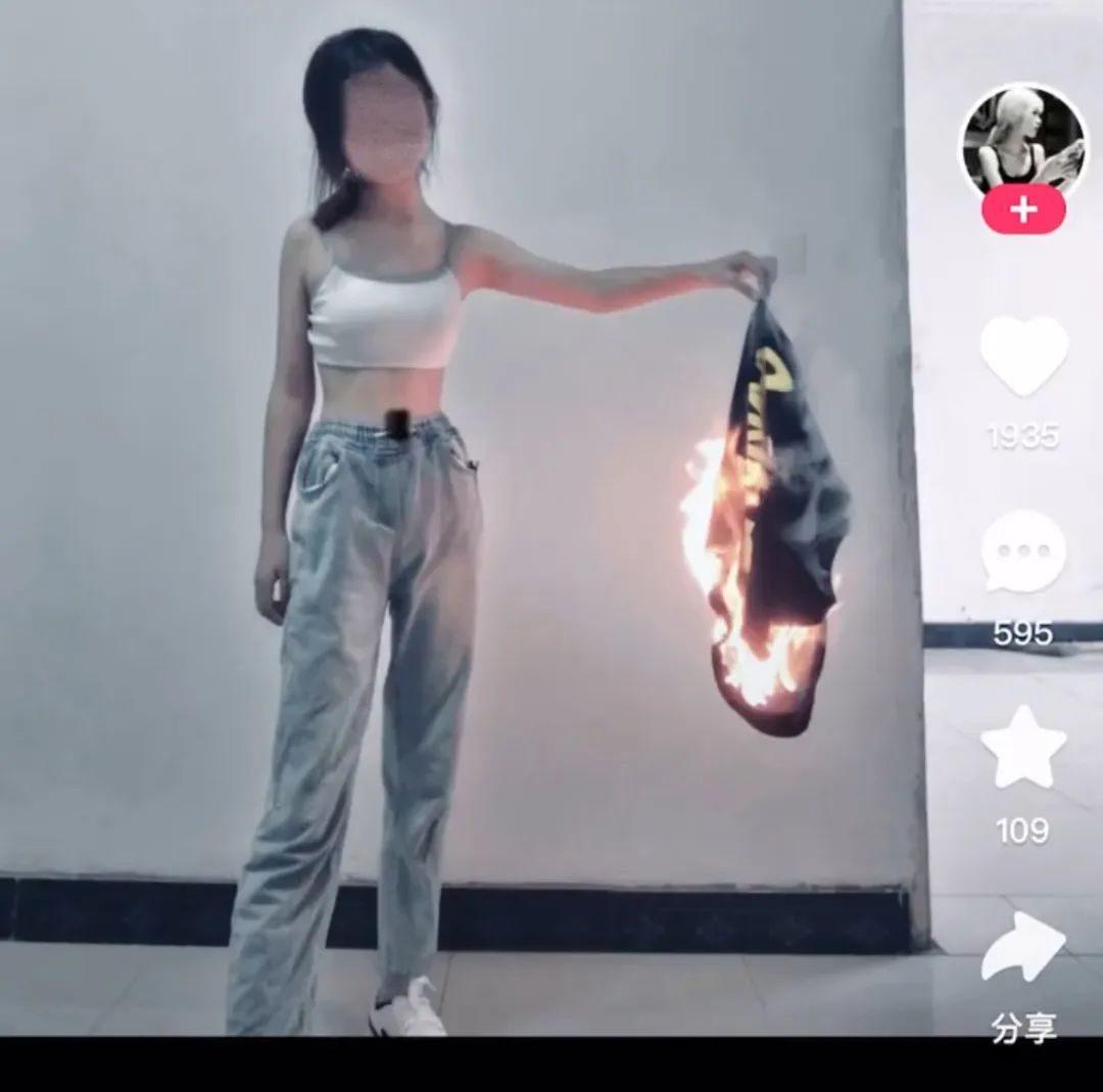 热搜上毁三观的“用鞋吃饭 ”挑战:垃圾文化,正在毒害中国年轻人__热搜上毁三观的“用鞋吃饭”挑战:垃圾文化 ,正在毒害中国年轻人