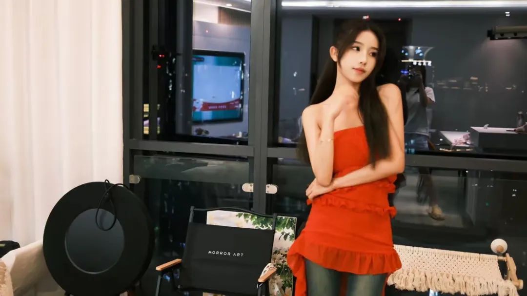 女主播称曾经神豪可以三选一,现在没得选,感慨以前大哥刷几百万都不会跟其恋爱,现在一个嘉年华就能牵手!