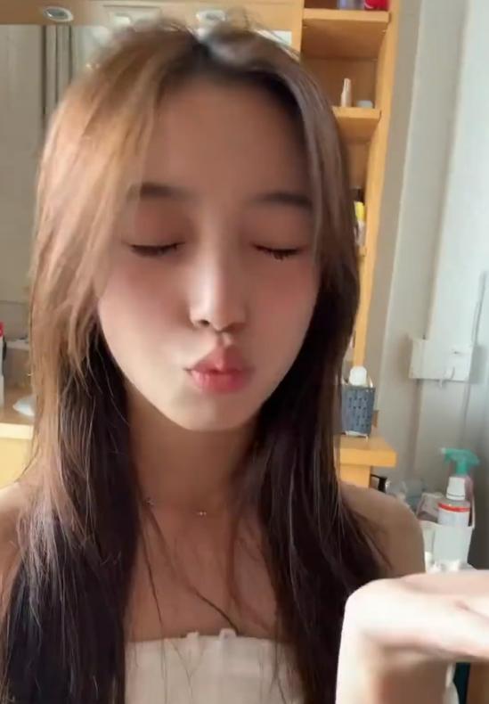 赵薇颜值_赵薇颜值变化视频_