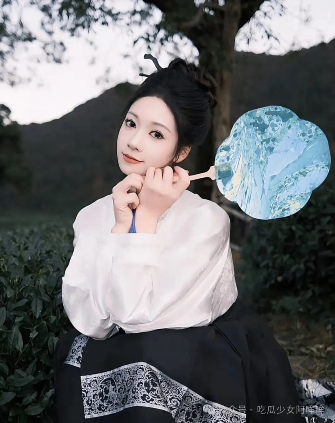 国家队退役体操女神吴柳芳自曝擦边原因，称母亲生病，父亲贷款，不得不擦！引发网友热议！