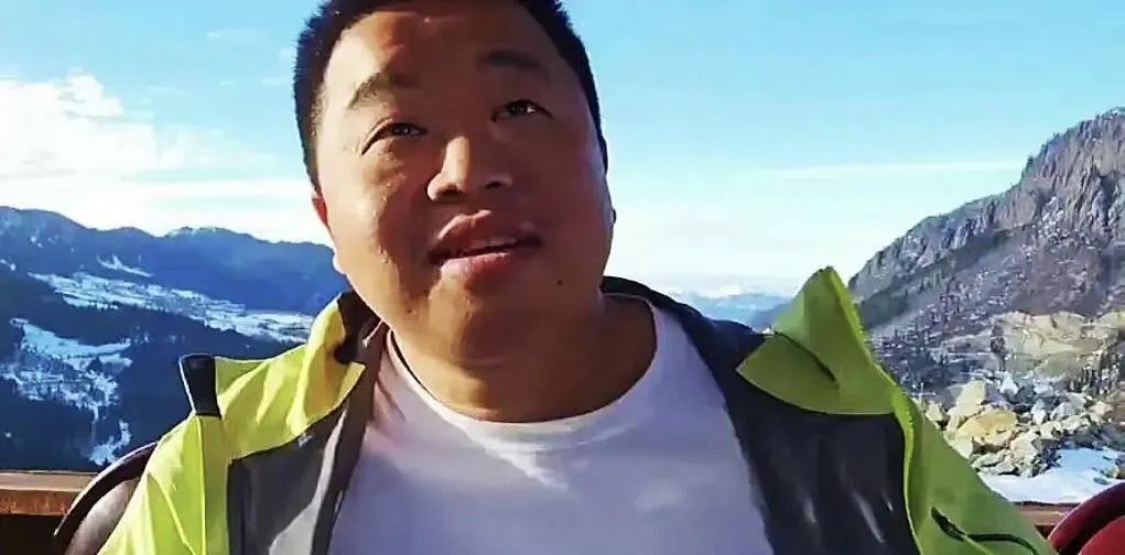 知名网红曝旭旭宝宝年收入高达2千万！但目前收入严重缩水，甚至不如百万网红？，网友热评：再缩也比自己多！