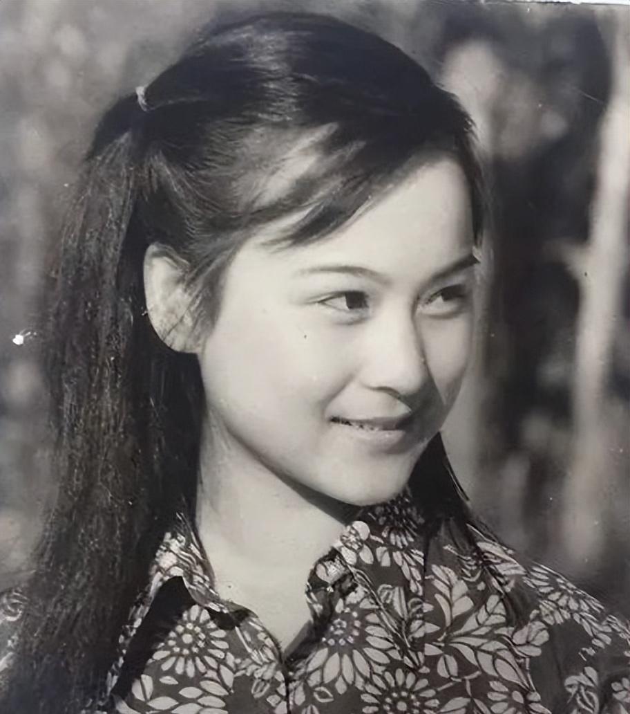 想当年你爹追你娘把我可害苦了 ,弄得我两年没穿过一件正经衣服!__想当年你爹追你娘把我可害苦了,弄得我两年没穿过一件正经衣服!