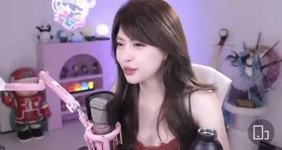 周淑怡直播间请教如何跳擦边舞！网友热评：可飞？周淑怡怒怼：飞你老木！