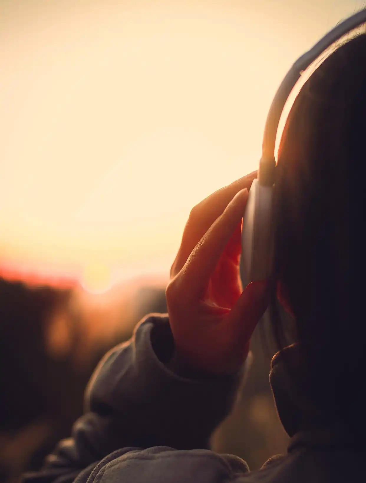 沉默是暴力盛行的唯一条件_网络暴力反抗还是沉默_