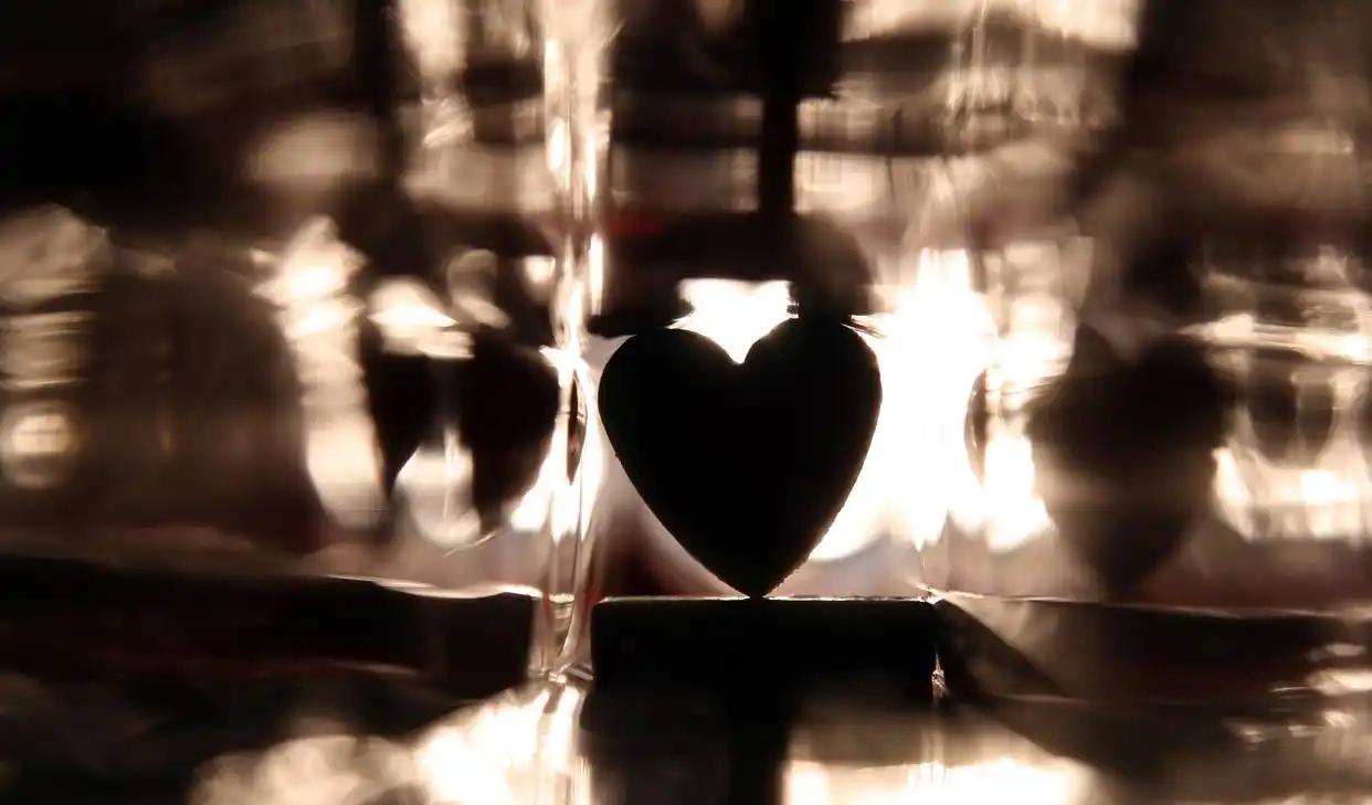 沉默是暴力盛行的唯一条件__网络暴力反抗还是沉默