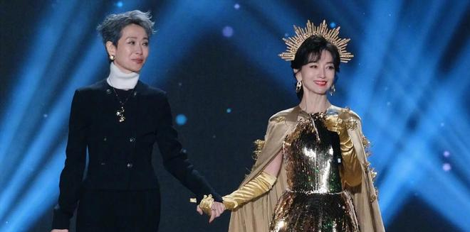 一个角色吃一生!这一次,叶童的态度 ,终究没给赵雅芝留一丝体面__一个角色吃一生!这一次,叶童的态度,终究没给赵雅芝留一丝体面