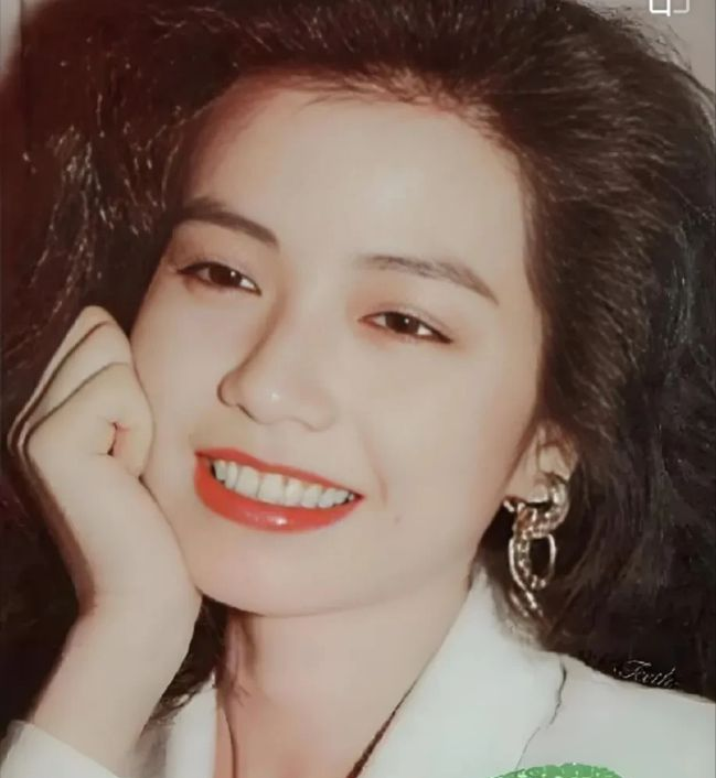 _1983年 ,50岁富商掏100万支票对钟楚红道:给你100万,以后跟着我_1983年,50岁富商掏100万支票对钟楚红道:给你100万 ,以后跟着我