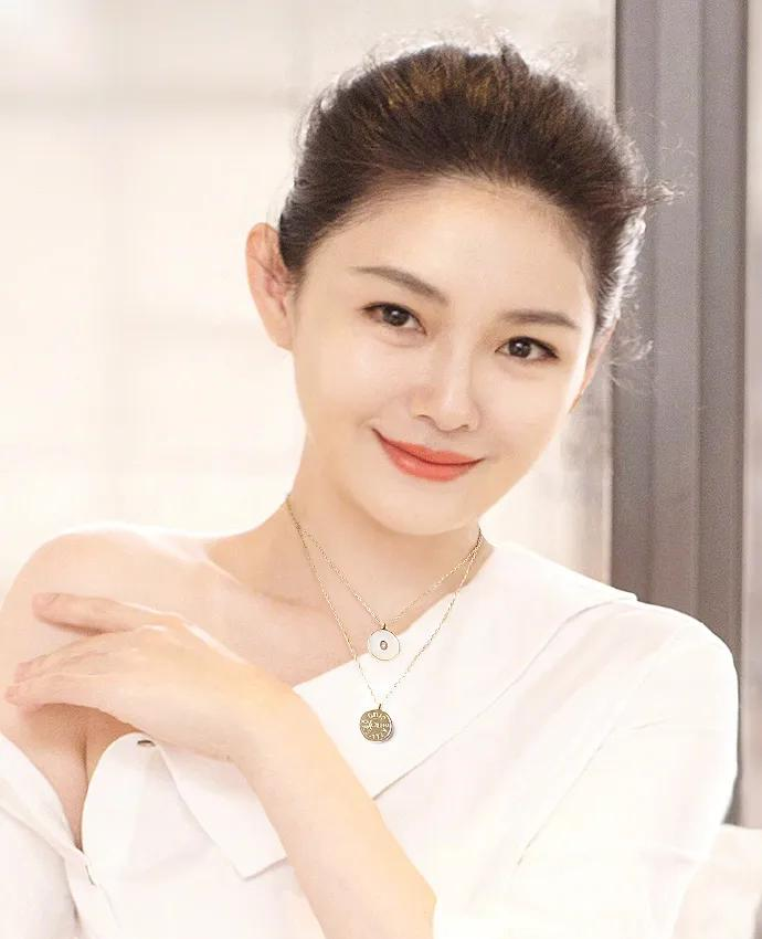 _在演唱会上放大S合照被质疑“消费逝者” ,范玮琪首回应:系导演提议,初衷是表达思念_在演唱会上放大S合照被质疑“消费逝者 ”,范玮琪首回应:系导演提议 ,初衷是表达思念