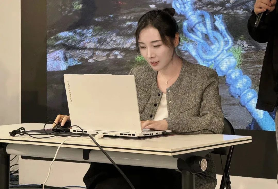 女流吐槽朋友借钱不还，去国外旅游不还钱，为了区区几万就不联系了？算什么朋友！网友热评：看你赚的多所以不还！