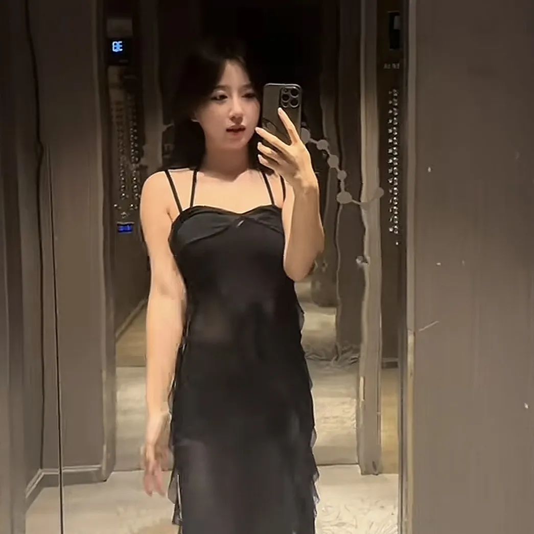 呆妹儿千万粉丝直播竟只有2千人在线观看，网友称其可以退播结婚了，其称结婚要分一半财产出去，目前不愿意！