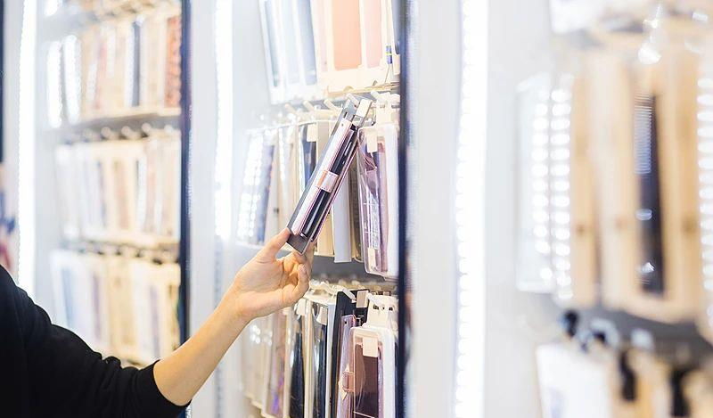 快自查!手机壳选不对等于“毒源”在手上 如有这些特征快扔掉_快自查!手机壳选不对等于“毒源 ”在手上 如有这些特征快扔掉_