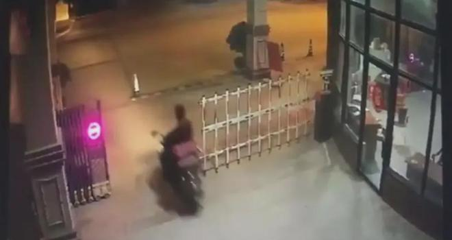 _冒充外卖主播_冒充外卖员进入女主播家是谁