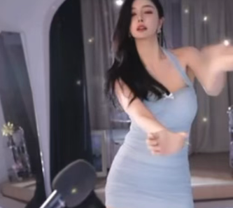 张琪格直播间整活，上演“技师剧情”，网友直呼不去演戏可惜了！