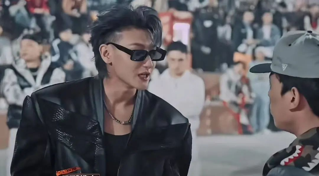 在节目上炫富发火骂人?疯了吧…这哥狂成这样不怕被查?_在节目上炫富发火骂人?疯了吧…这哥狂成这样不怕被查?_