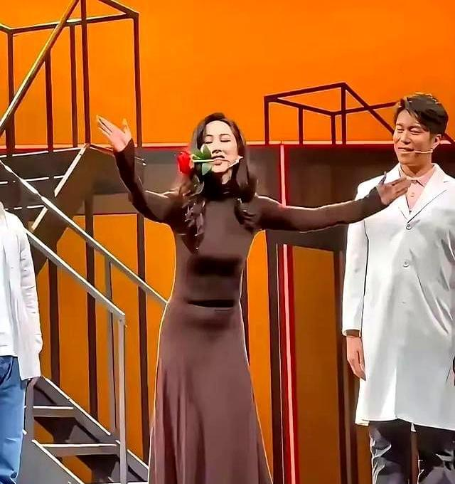 光芒女演员_光芒现场版_