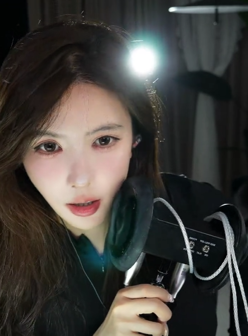 助眠女主播以前一天流水过万，现在一天赚100元就笑了，自夸基因好，找老婆就要找自己这样的，网友：直播不好做吧，都开始推销自己了！