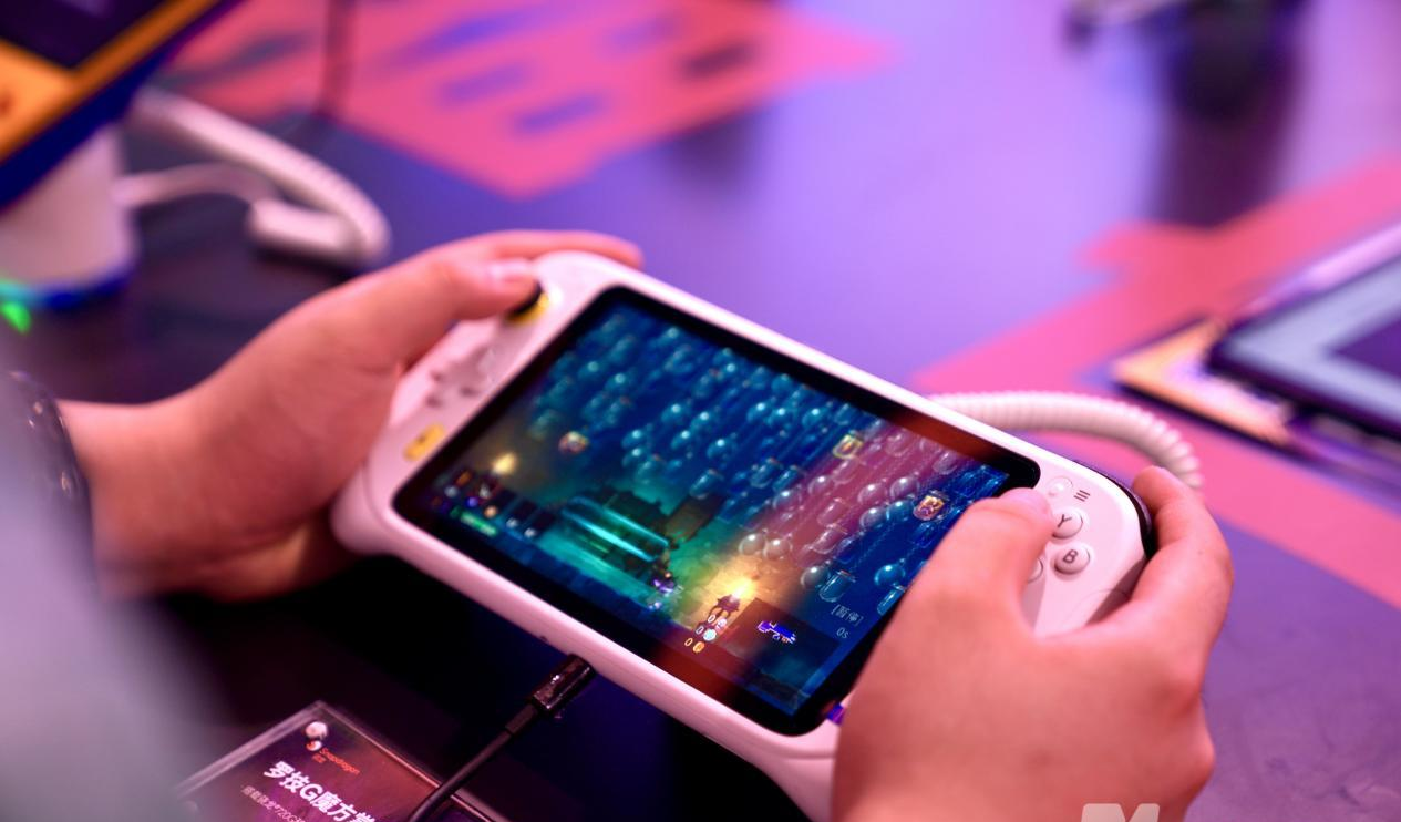 图集|2025 ChinaJoy现场直击:试玩长龙排队1至2小时,Coser巡游,抢“谷子 ”⋯⋯这届年轻人这么玩_图集|2025 ChinaJoy现场直击:试玩长龙排队1至2小时 ,Coser巡游,抢“谷子”⋯⋯这届年轻人这么玩_