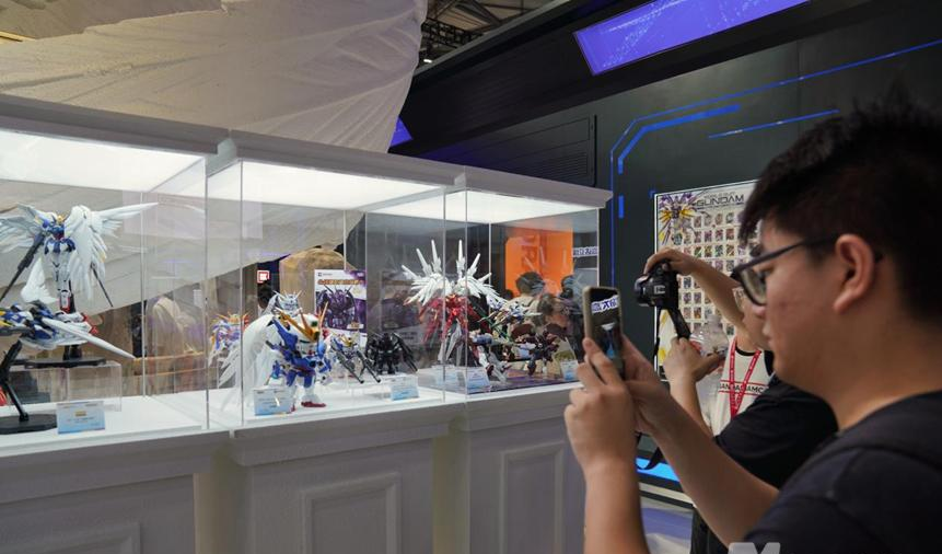 图集|2025 ChinaJoy现场直击:试玩长龙排队1至2小时,Coser巡游,抢“谷子 ”⋯⋯这届年轻人这么玩_图集|2025 ChinaJoy现场直击:试玩长龙排队1至2小时 ,Coser巡游,抢“谷子”⋯⋯这届年轻人这么玩_