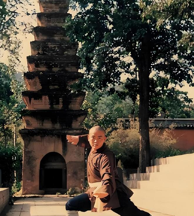 拔萝卜带出泥的意思__拔出萝卜带出泥歇后语