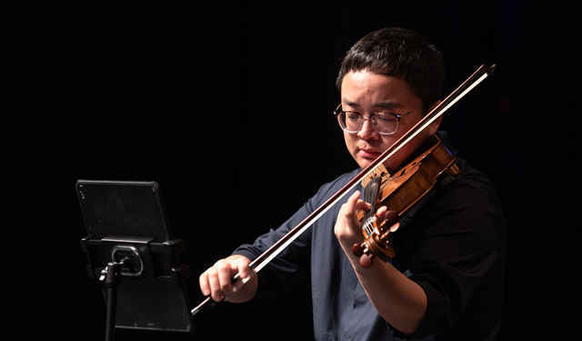 _大连中山区爱乐民族乐团_邓泰山中国演出