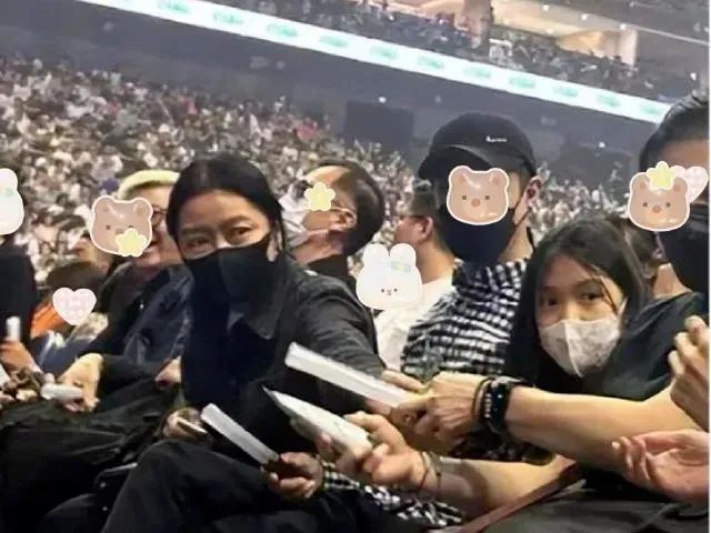 刘德华千金近照亮相,网友惊叹:星二代颜值担当