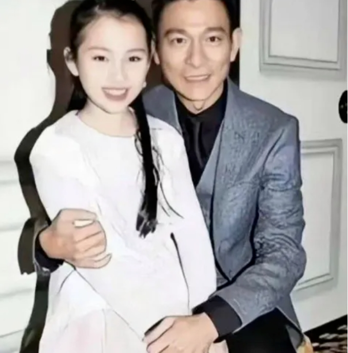 刘德华千金近照亮相,网友惊叹:星二代颜值担当