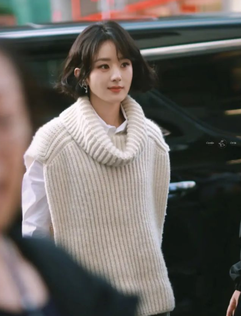 赵丽颖时尚蜕变:短发造型惊艳,减龄时尚